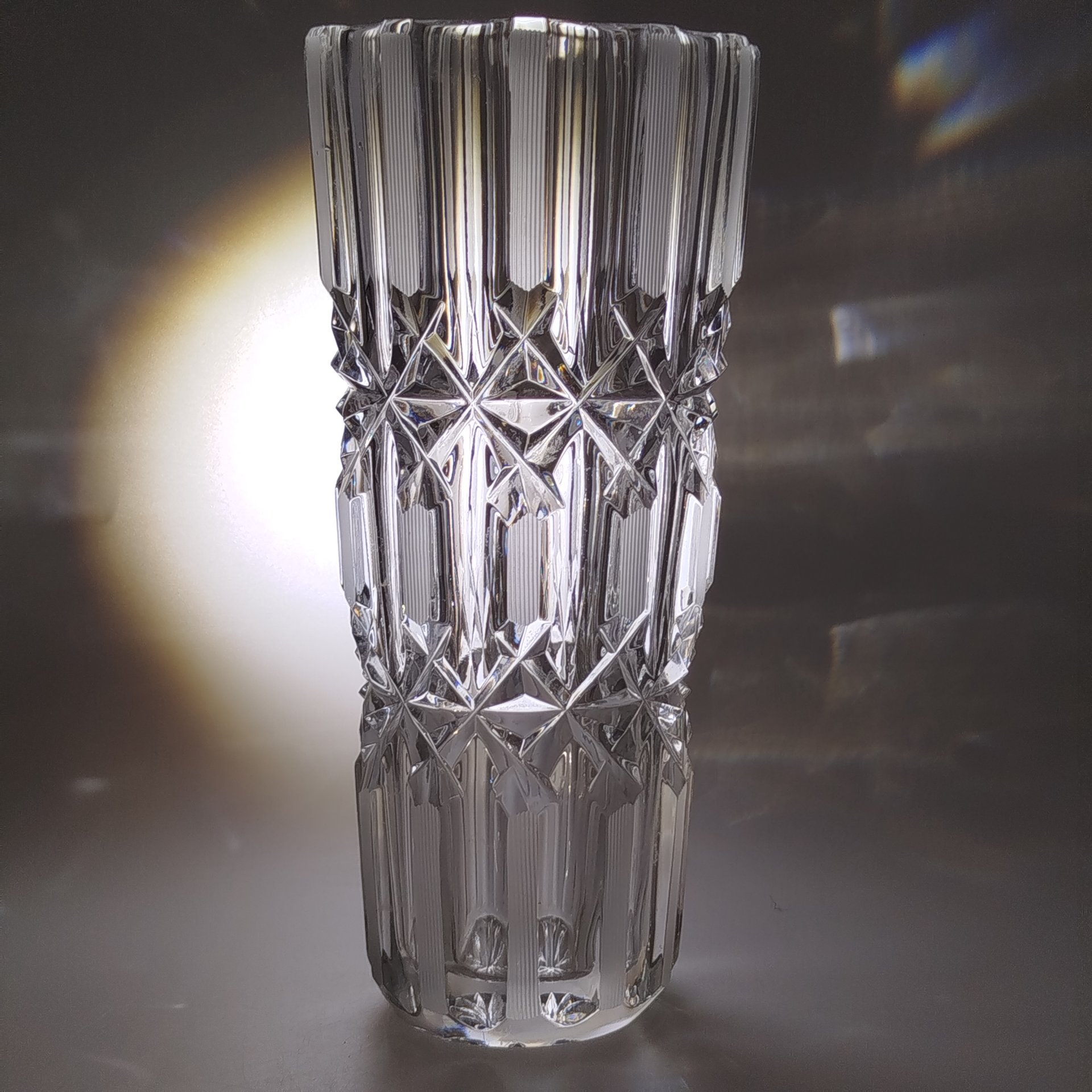 Ваза для цветов "Эхо", автор А.М. Остроумов, хрусталь, алмазная грань, Ленинградский завод художественного стекла (ЛЗХС), СССР, 1970-1980 гг.