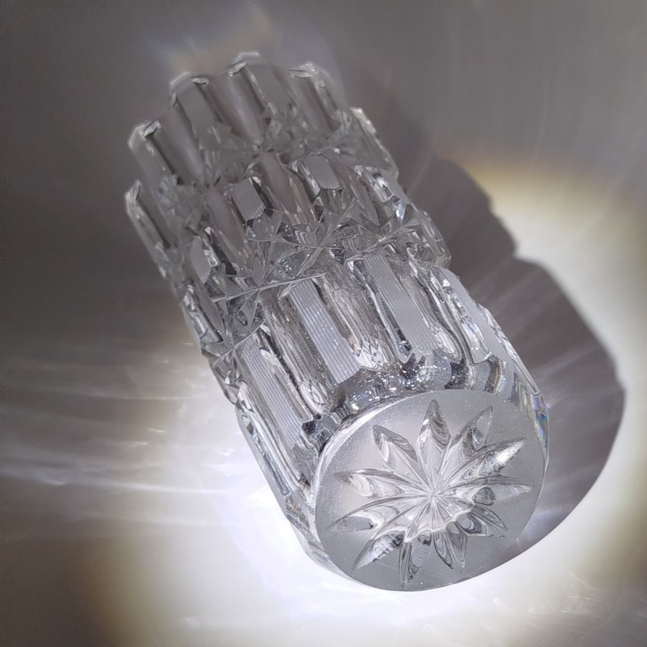 Ваза для цветов "Эхо", автор А.М. Остроумов, хрусталь, алмазная грань, Ленинградский завод художественного стекла (ЛЗХС), СССР, 1970-1980 гг.