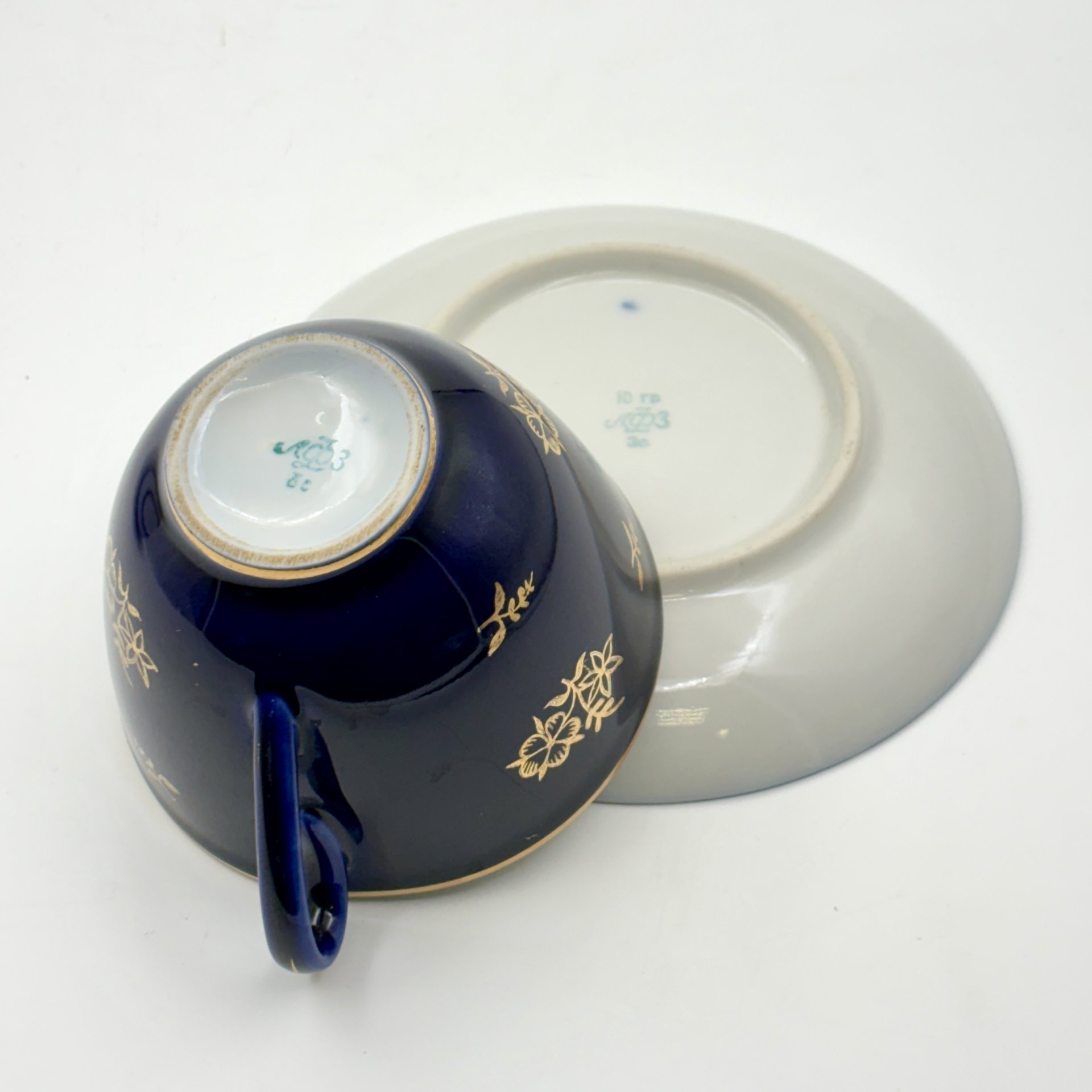 Набор из четырех чайных пар с цветочным декором