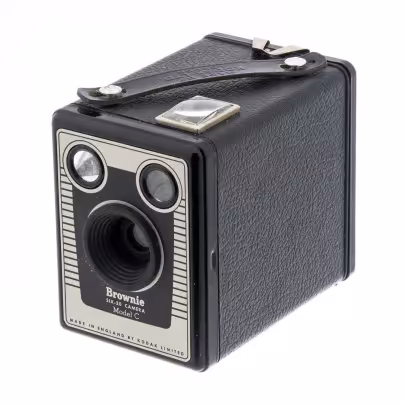 Фотоаппарат пленочный "Brownie Six-20 Model C" в оригинальном кофре, металл, пластик, стекло, кожа, компания "Kodak", Великобритания, 1946-1957 гг., Kodak
