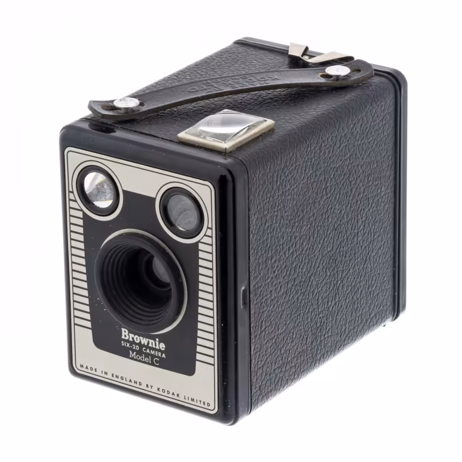 Фотоаппарат пленочный "Brownie Six-20 Model C" в оригинальном кофре, металл, пластик, стекло, кожа, компания "Kodak", Великобритания, 1946-1957 гг., Kodak