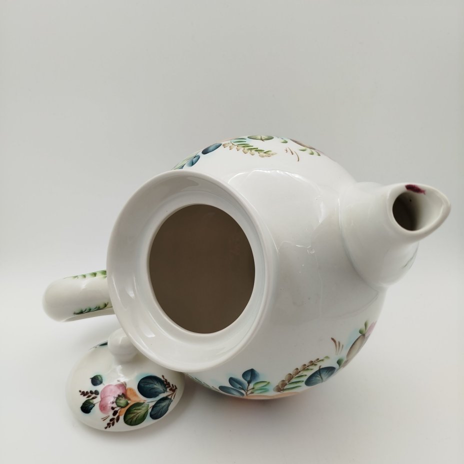 Доливной чайник, украшенный растительным декором, фаянс, роспись, Семикаракорская керамика (Семикаракорский райпромкомбинат), СССР, 1970-1990 гг.