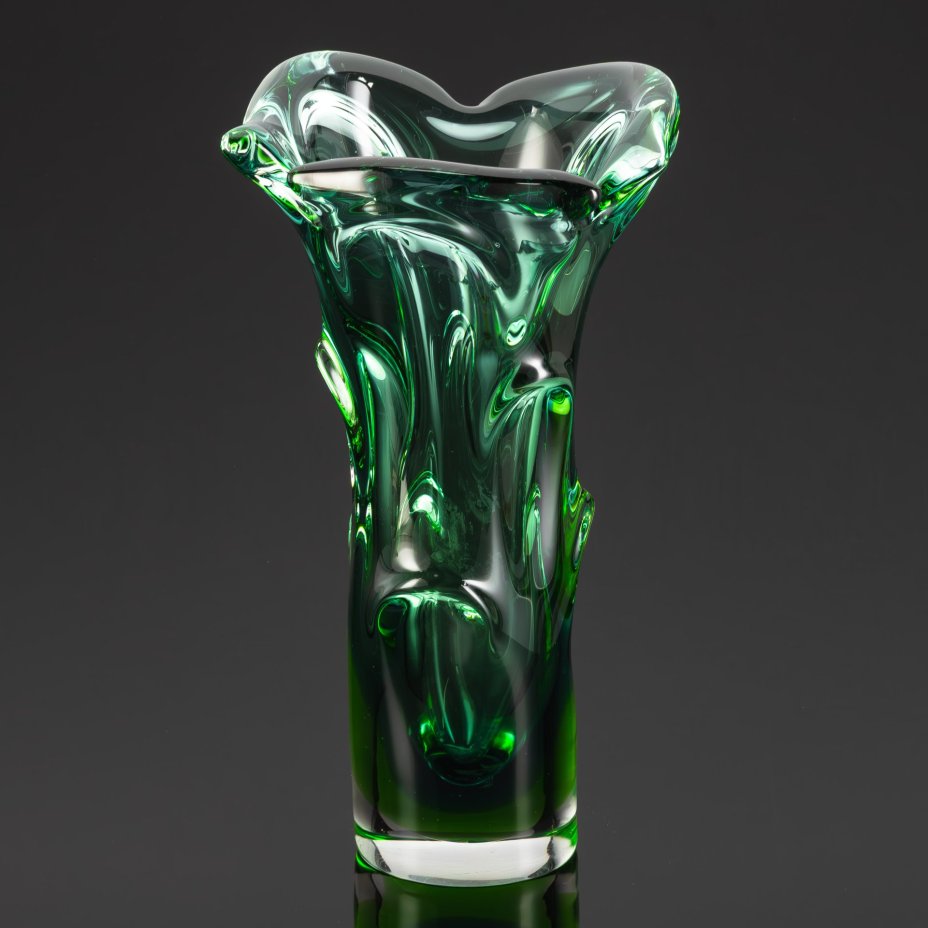 Ваза для цветов в зеленых оттенках, дизайнер Emanuel Beránek (Эмануэль Беранек), Škrdlovice glassworks (Шкрдловский стекольный завод)