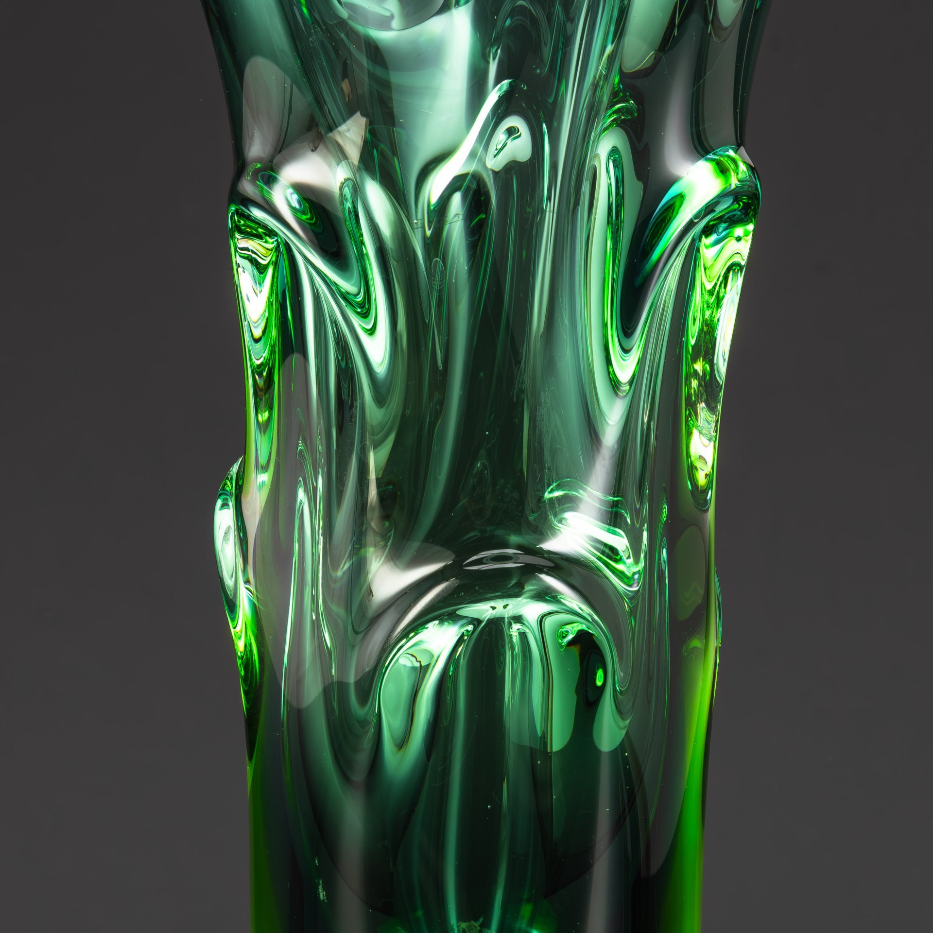 Ваза для цветов в зеленых оттенках, дизайнер Emanuel Beránek (Эмануэль Беранек), Škrdlovice glassworks (Шкрдловский стекольный завод)