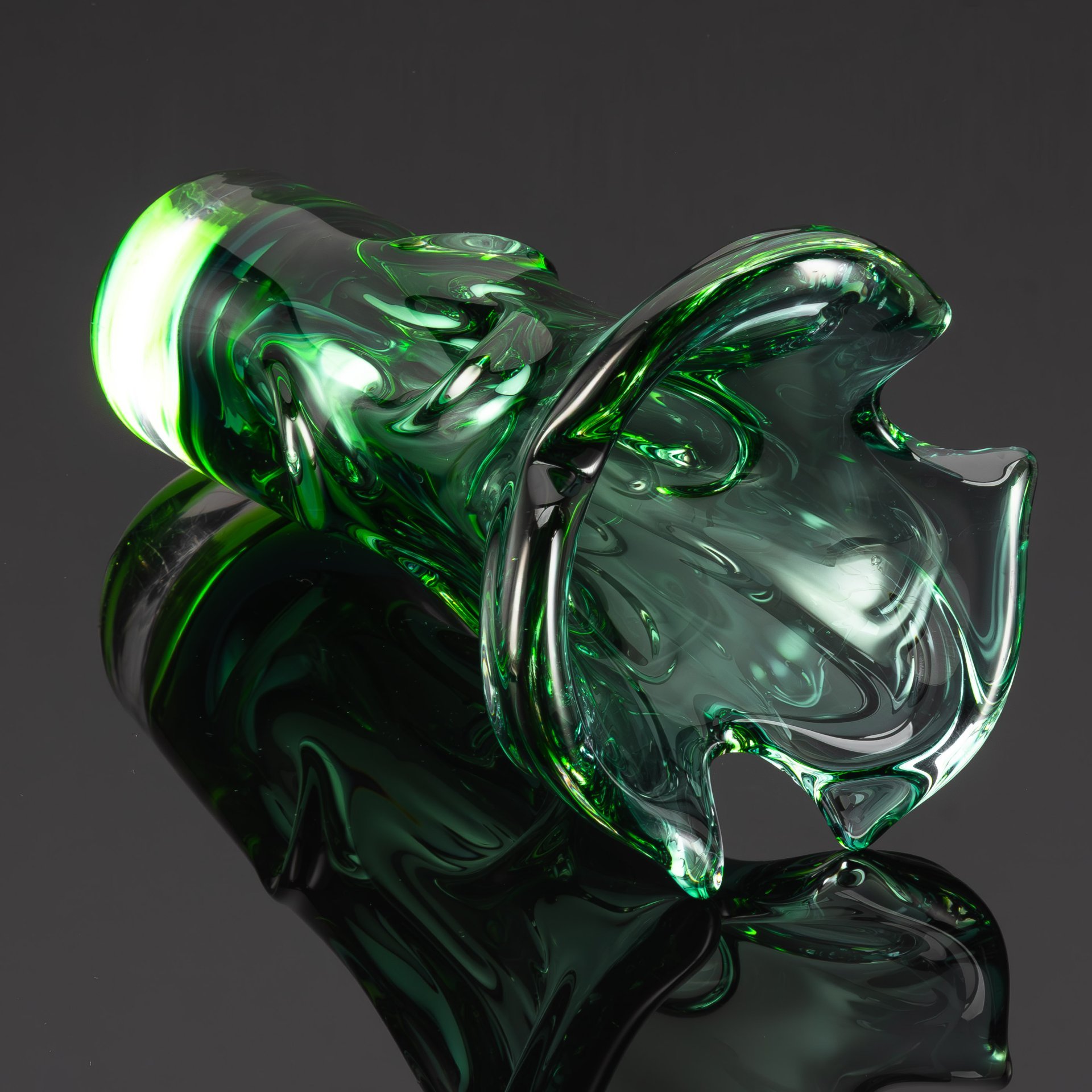 Ваза для цветов в зеленых оттенках, дизайнер Emanuel Beránek (Эмануэль Беранек), Škrdlovice glassworks (Шкрдловский стекольный завод)