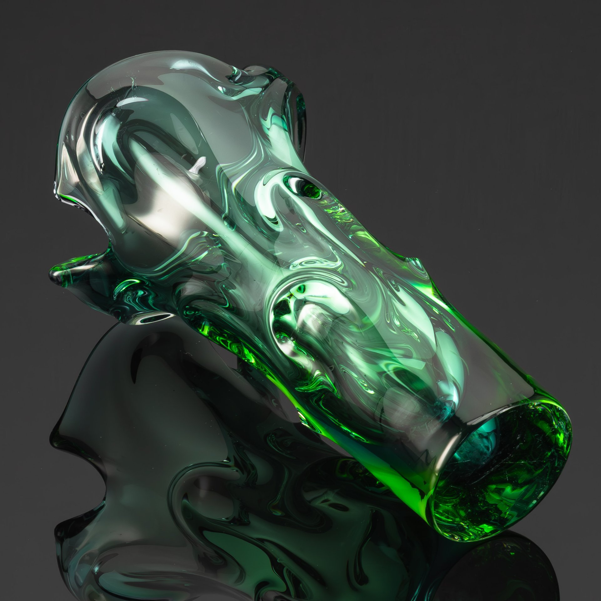 Ваза для цветов в зеленых оттенках, дизайнер Emanuel Beránek (Эмануэль Беранек), Škrdlovice glassworks (Шкрдловский стекольный завод)