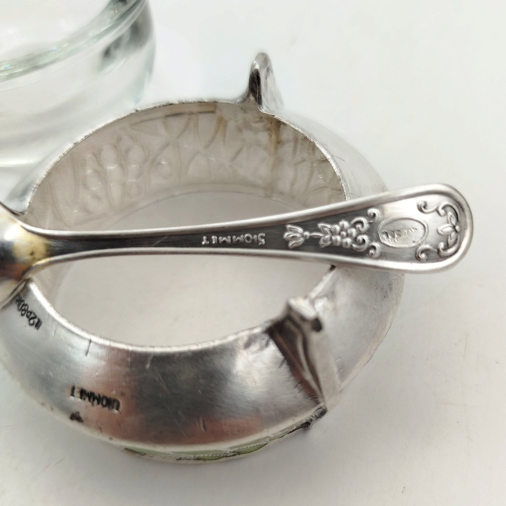 Солонка «Рябинка» с ложечкой, мельхиор (медь-никель), эмаль, стекло (вставка), Мстерская художественная фабрика  «Ювелир», СССР, 1970-1980 гг., Мстерская художественная фабрика  «Ювелир»