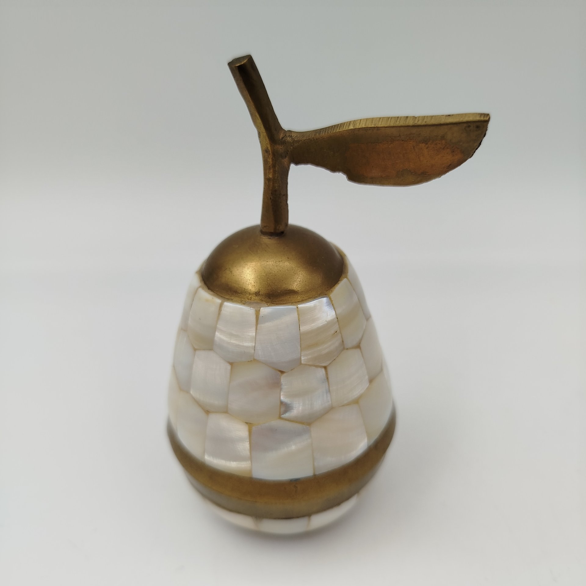 Шкатулка для украшений "Груша", латунь, перламутр, Индия, 1980-2000 гг.