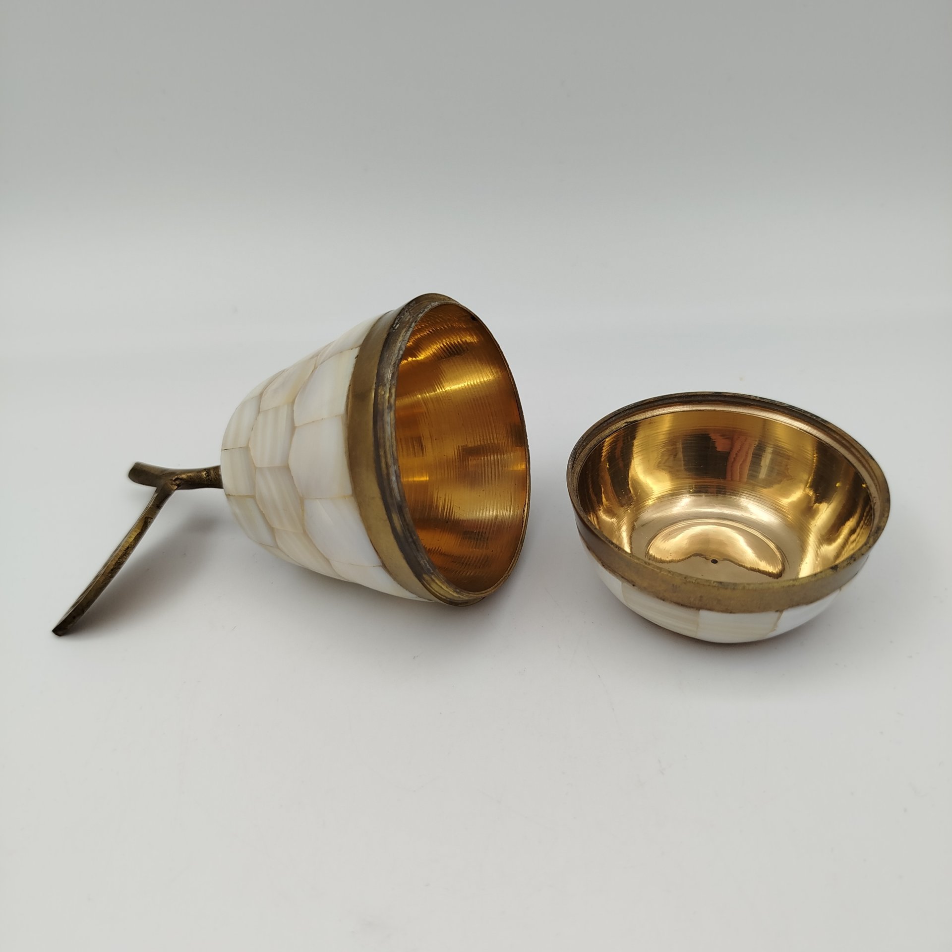 Шкатулка для украшений "Груша", латунь, перламутр, Индия, 1980-2000 гг.