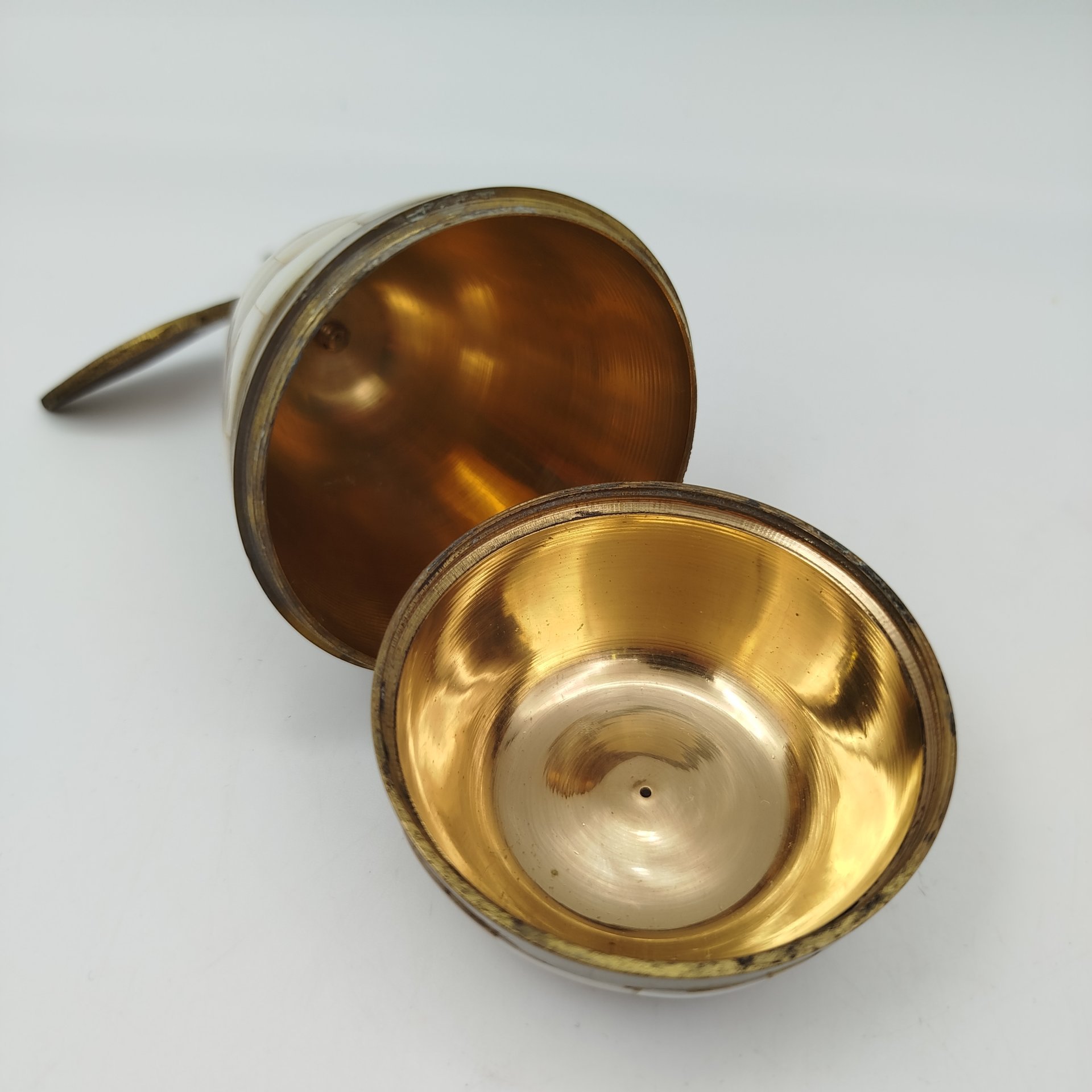 Шкатулка для украшений "Груша", латунь, перламутр, Индия, 1980-2000 гг.