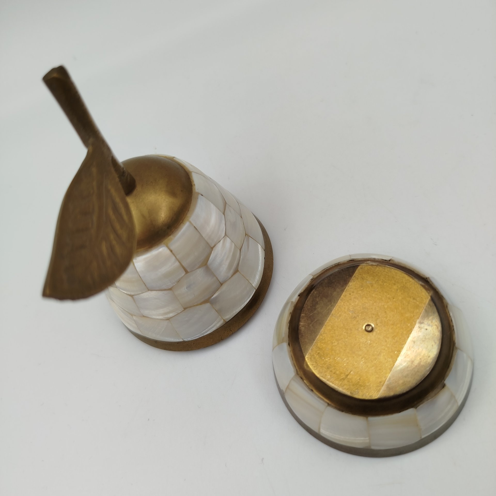 Шкатулка для украшений "Груша", латунь, перламутр, Индия, 1980-2000 гг.