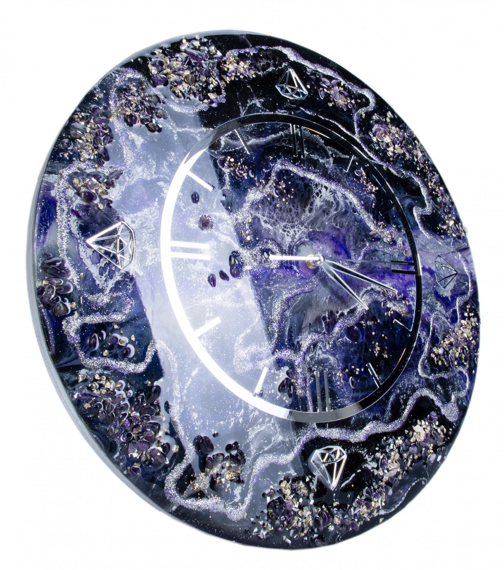 Часы настенные "Сияние Якутии", авторская ручная работа в технике Resin Art, Глянцевое 3D покрытие, натуральный камень, металл, Россия, 2021 г.