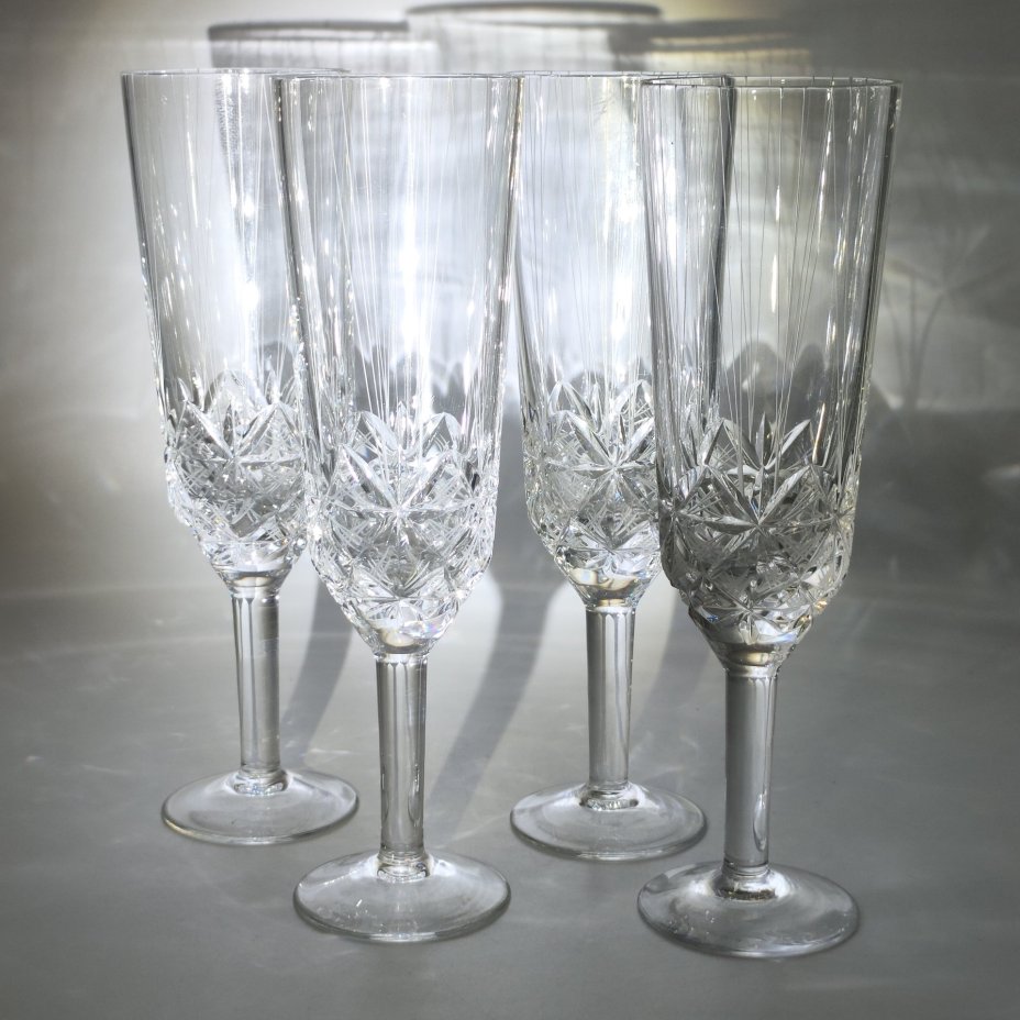 Набор из 4-х бокалов "Комета", автор формы Е.В. Яновская, автор рисунка Х.М. Пыльд (Кяяр), хрусталь, алмазная грань, Ленинградский завод художественного стекла (ЛЗХС), СССР, 1970-1980 гг.