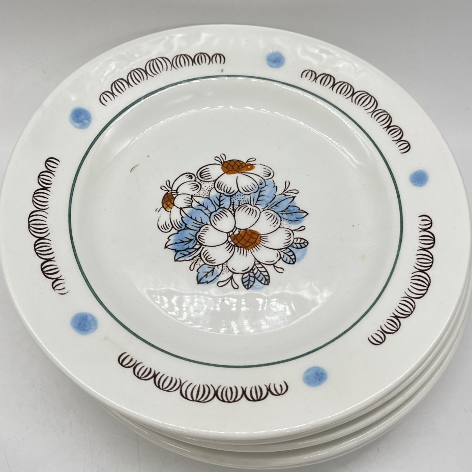 Набор из 5 десертных тарелок с цветочным декором, фаянс, деколь, Конаковский фаянсовый завод им. М.И. Калинина (ЗиК Конаково), СССР, 1960-1990 гг.