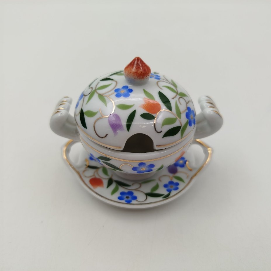 Солонка в виде супницы (миниатюрная) с цветочным декором, "Porcelain Art", фарфор, деколь, золочение, Европа, 1970-2000 гг.