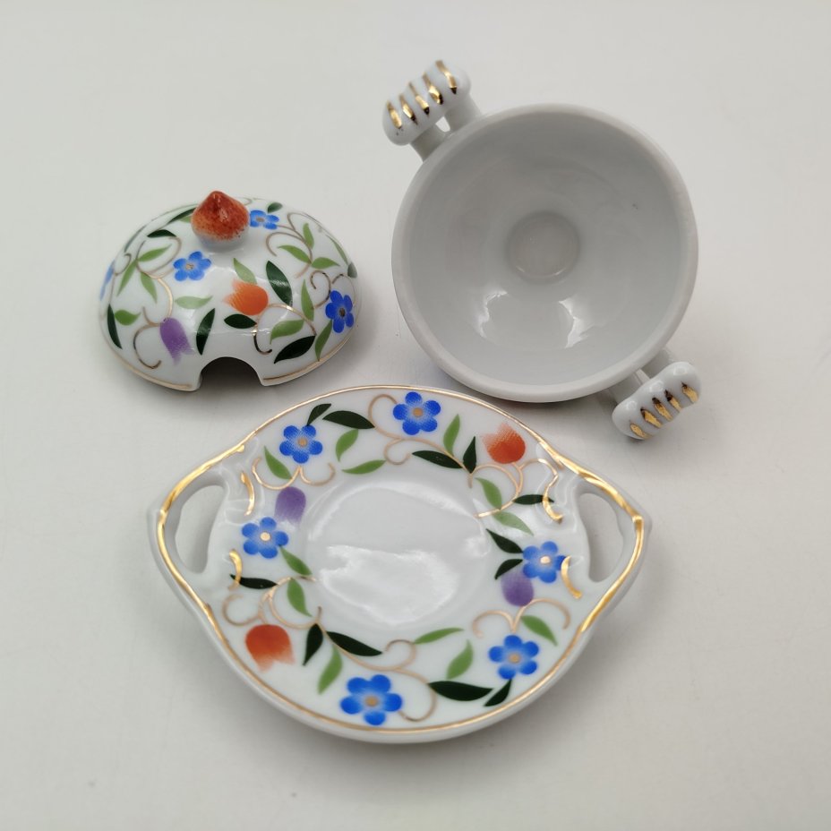 Солонка в виде супницы (миниатюрная) с цветочным декором, "Porcelain Art", фарфор, деколь, золочение, Европа, 1970-2000 гг.