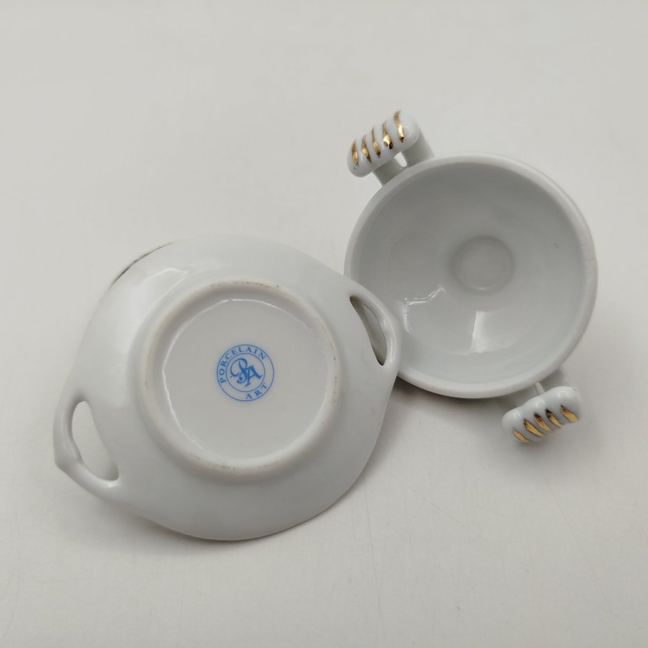 Солонка в виде супницы (миниатюрная) с цветочным декором, "Porcelain Art", фарфор, деколь, золочение, Европа, 1970-2000 гг.