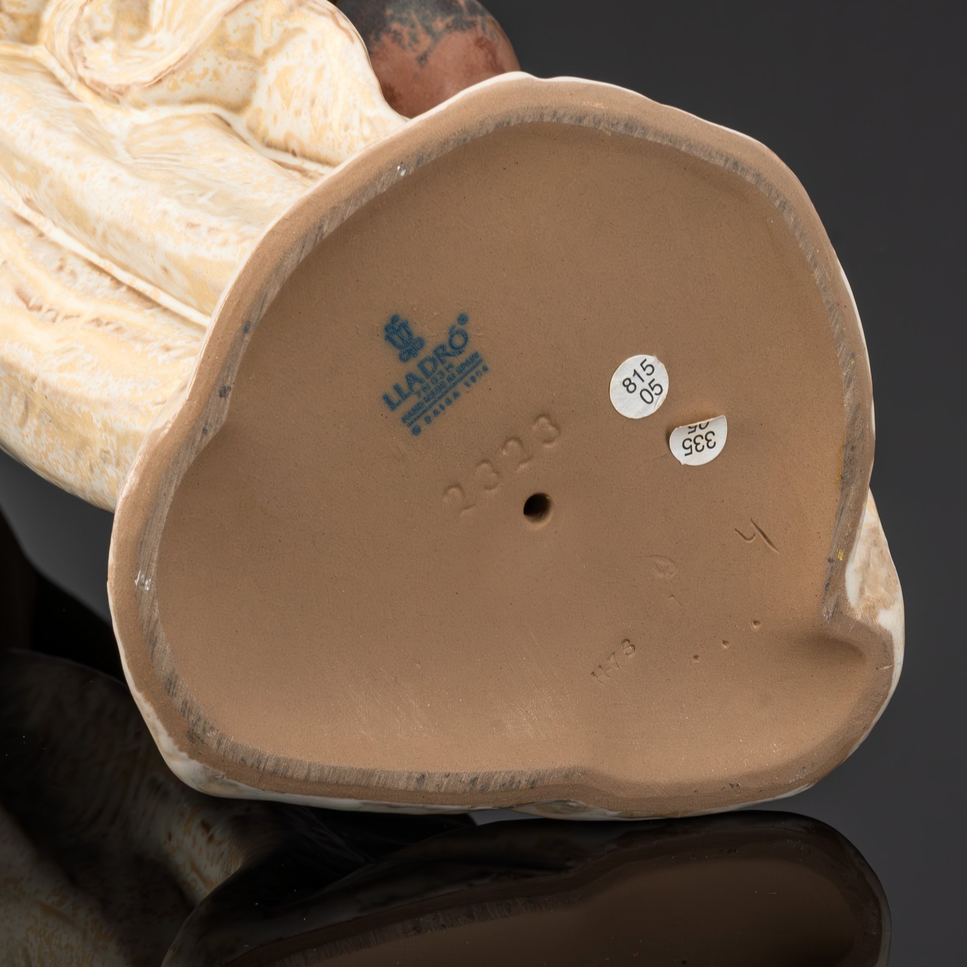 Статуэтка "Девушка с двумя кувшинами", скульптор Антонио Рамос