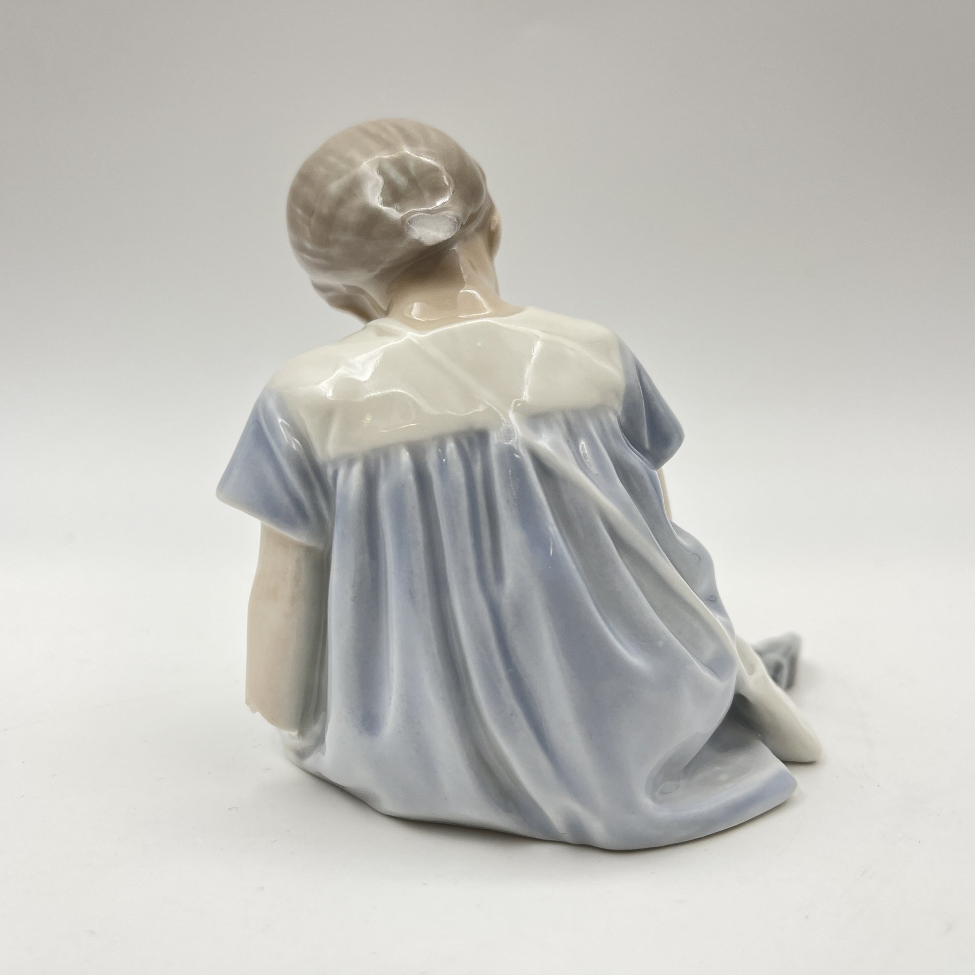 Статуэтка "Девочка с куклой", фарфор, роспись, Bing & Grondahl, Дания, 1952-1957 гг.