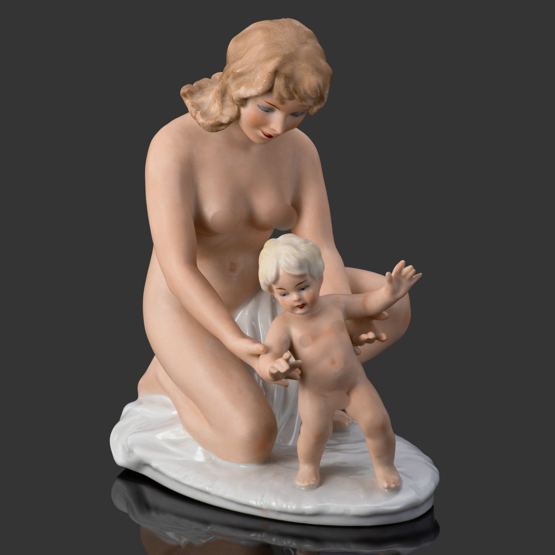 Статуэтка "Мать и дитя", фарфор, роспись, Wallendorf, Германия, 1963-1990 гг.