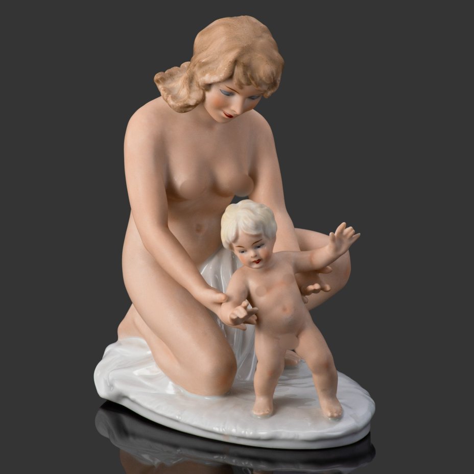 Статуэтка "Мать и дитя", фарфор, роспись, Wallendorf, Германия, 1963-1990 гг.