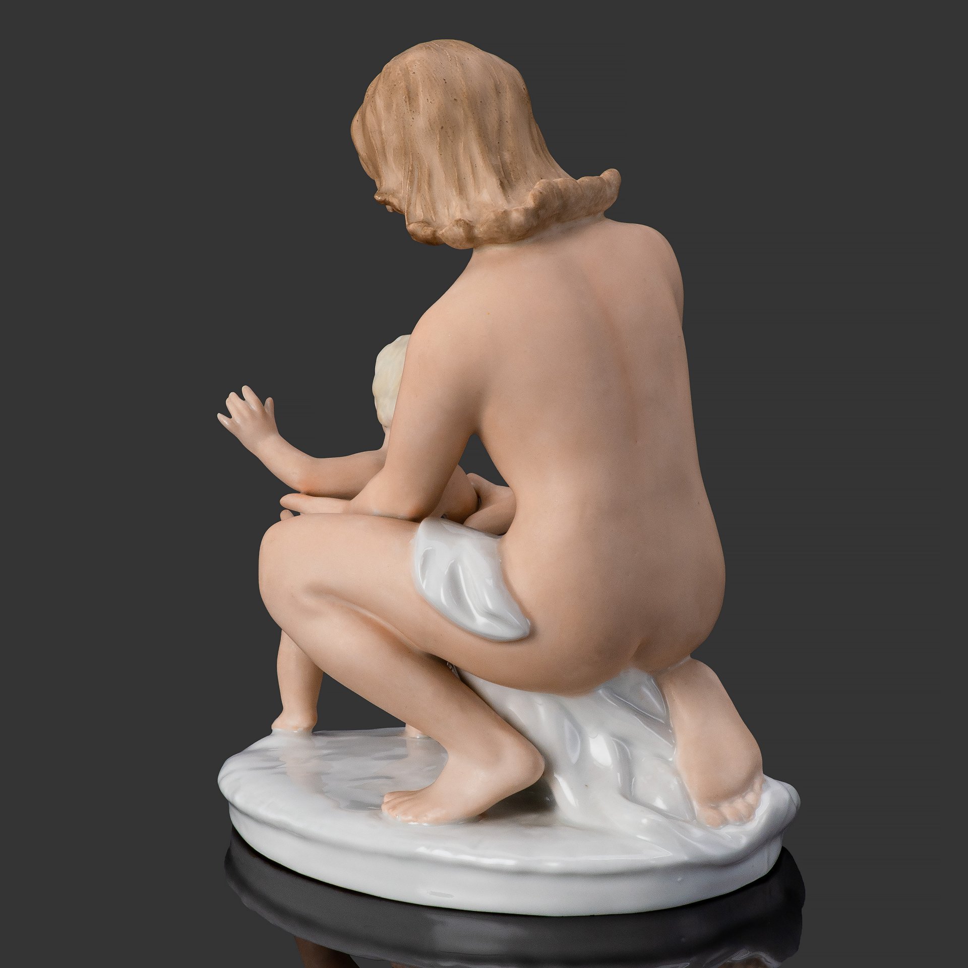 Статуэтка "Мать и дитя", фарфор, роспись, Wallendorf, Германия, 1963-1990 гг.