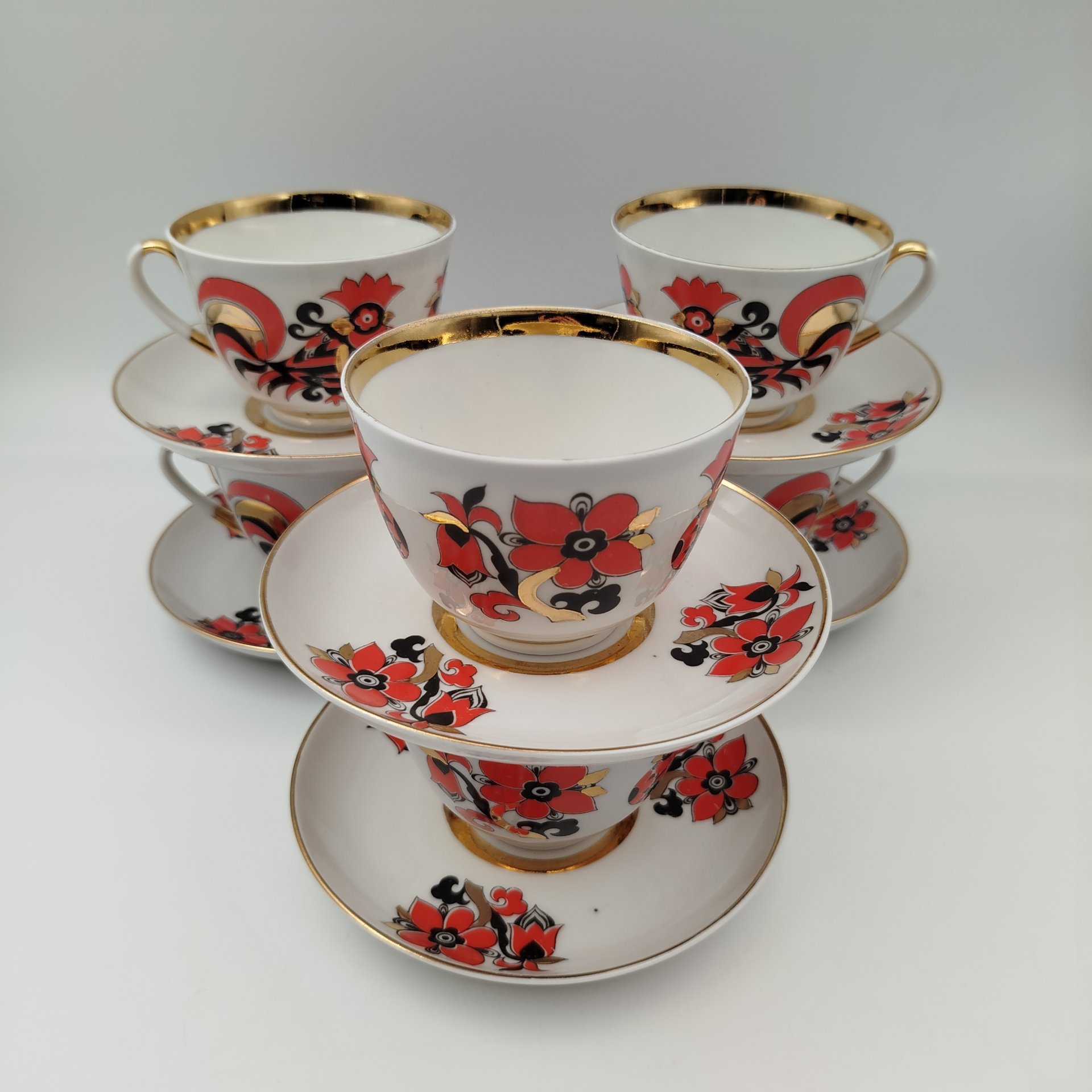 Набор из шести чайных пар "Красный петух", автор рисунка А.В. Воробьевский, фарфор, деколь, золочение, Ленинградский фарфоровый завод (ЛФЗ), СССР, 1970-1992 гг.