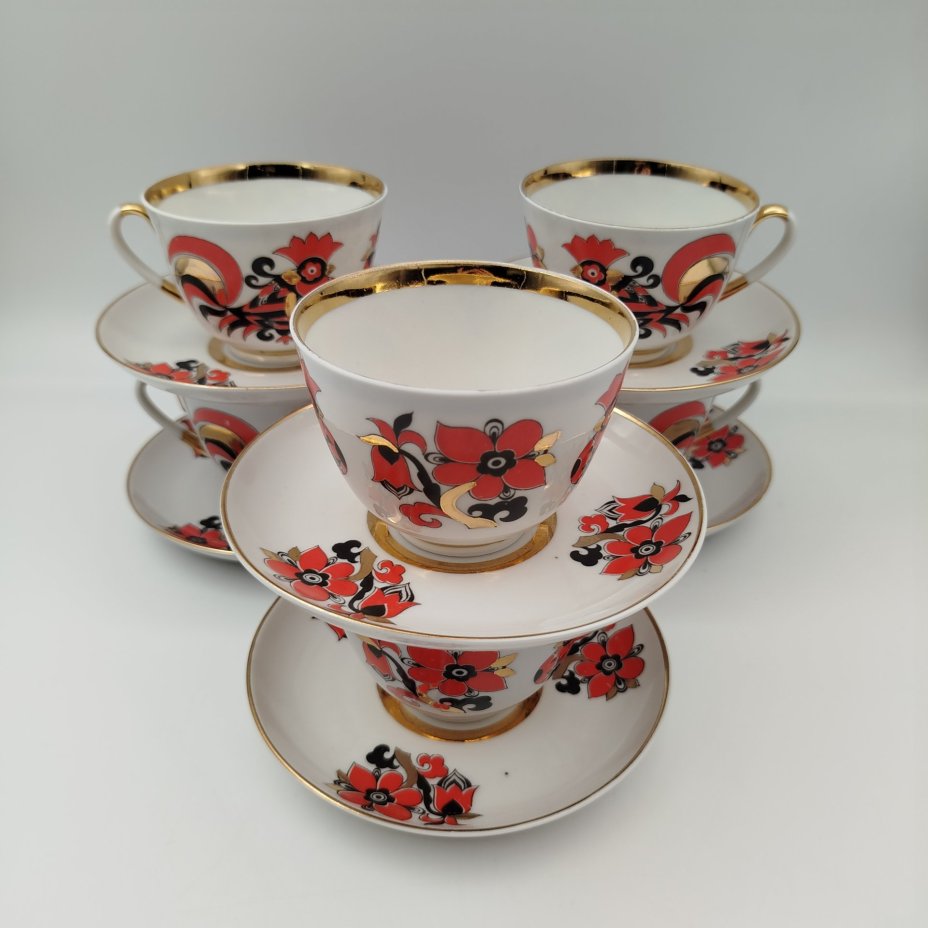 Набор из шести чайных пар "Красный петух", автор рисунка А.В. Воробьевский, фарфор, деколь, золочение, Ленинградский фарфоровый завод (ЛФЗ), СССР, 1970-1992 гг.