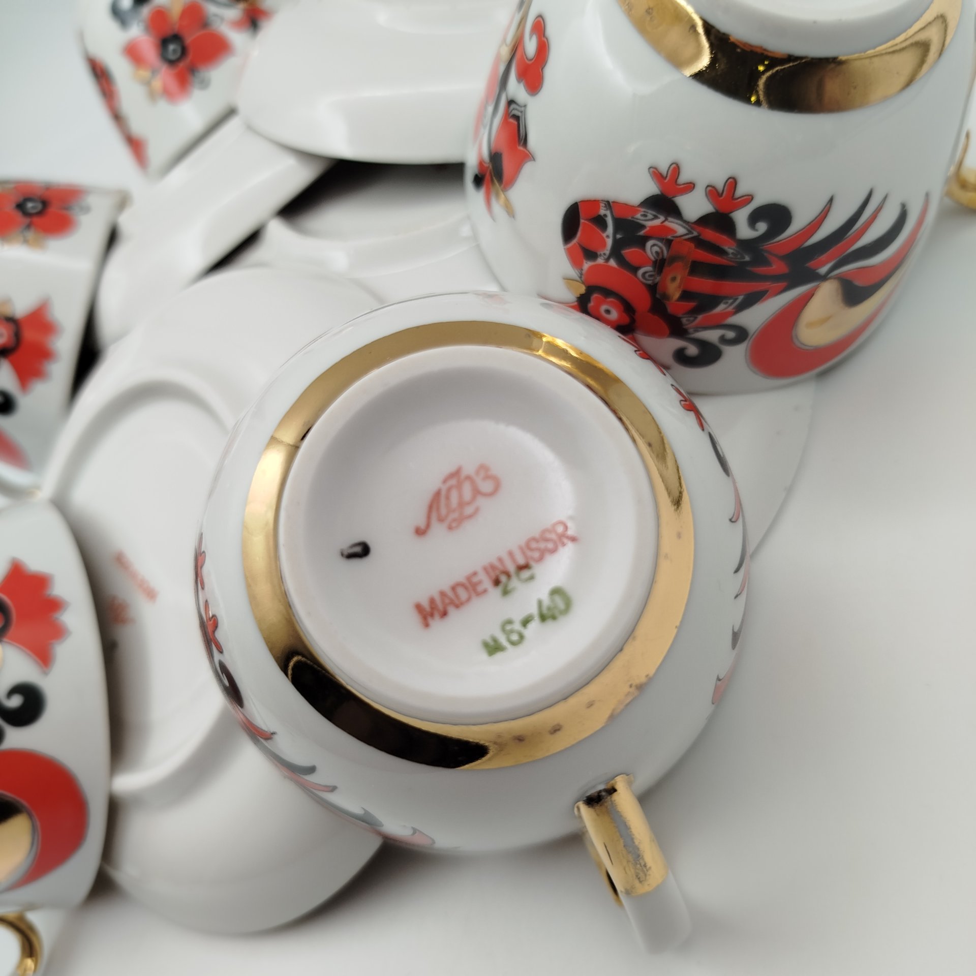 Набор из шести чайных пар "Красный петух", автор рисунка А.В. Воробьевский, фарфор, деколь, золочение, Ленинградский фарфоровый завод (ЛФЗ), СССР, 1970-1992 гг.