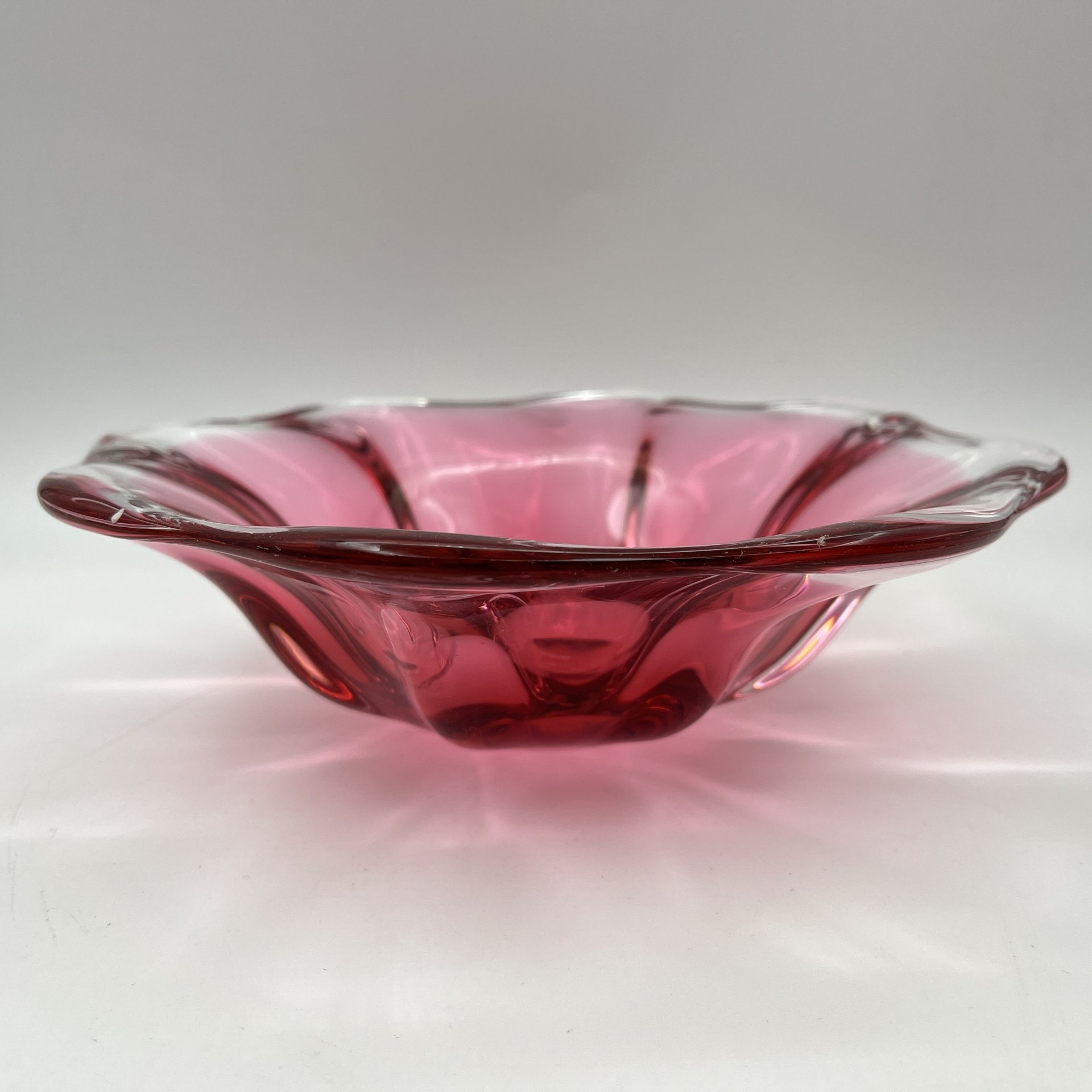 Ваза (конфетница/фруктовница) розового оттенка, стекло, гутная техника, Ленинградский завод художественного стекла (ЛЗХС), СССР, 1960-1980 гг.