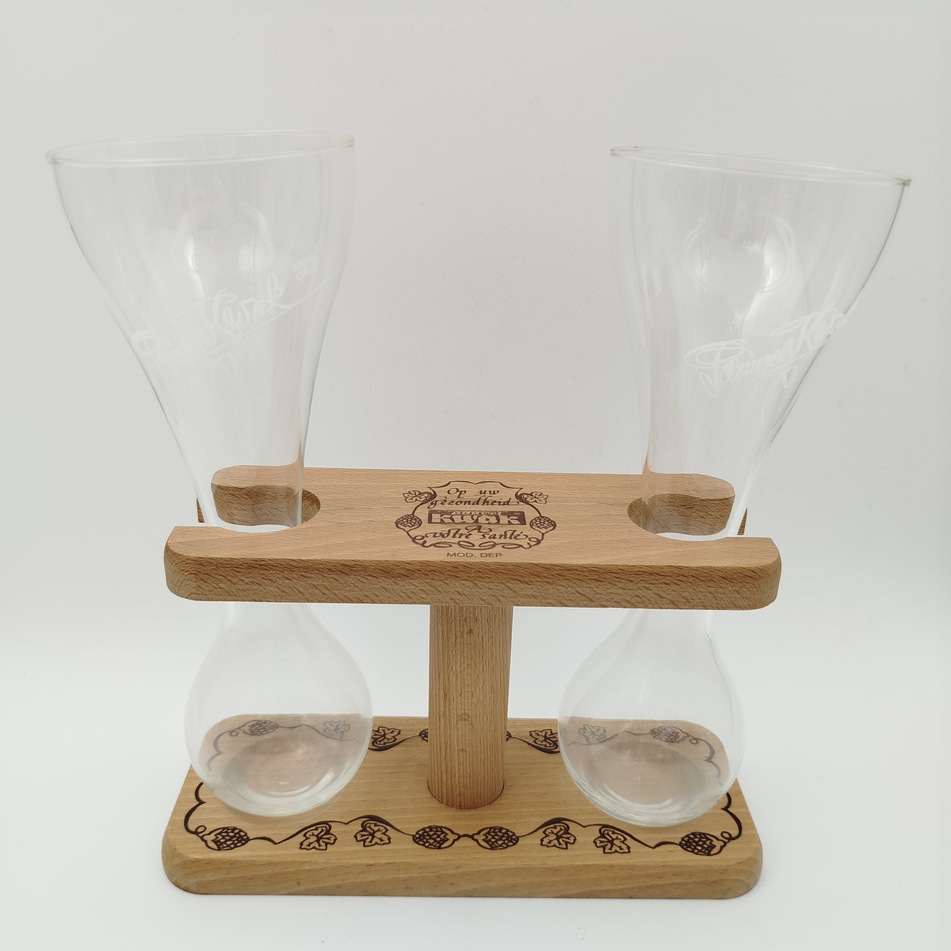 Пара бокалов для пива (для Квака (Kwak)) уникальной формы с ручкой выполненной из дерева