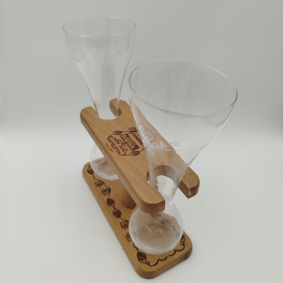 Пара бокалов для пива (для Квака (Kwak)) уникальной формы с ручкой выполненной из дерева