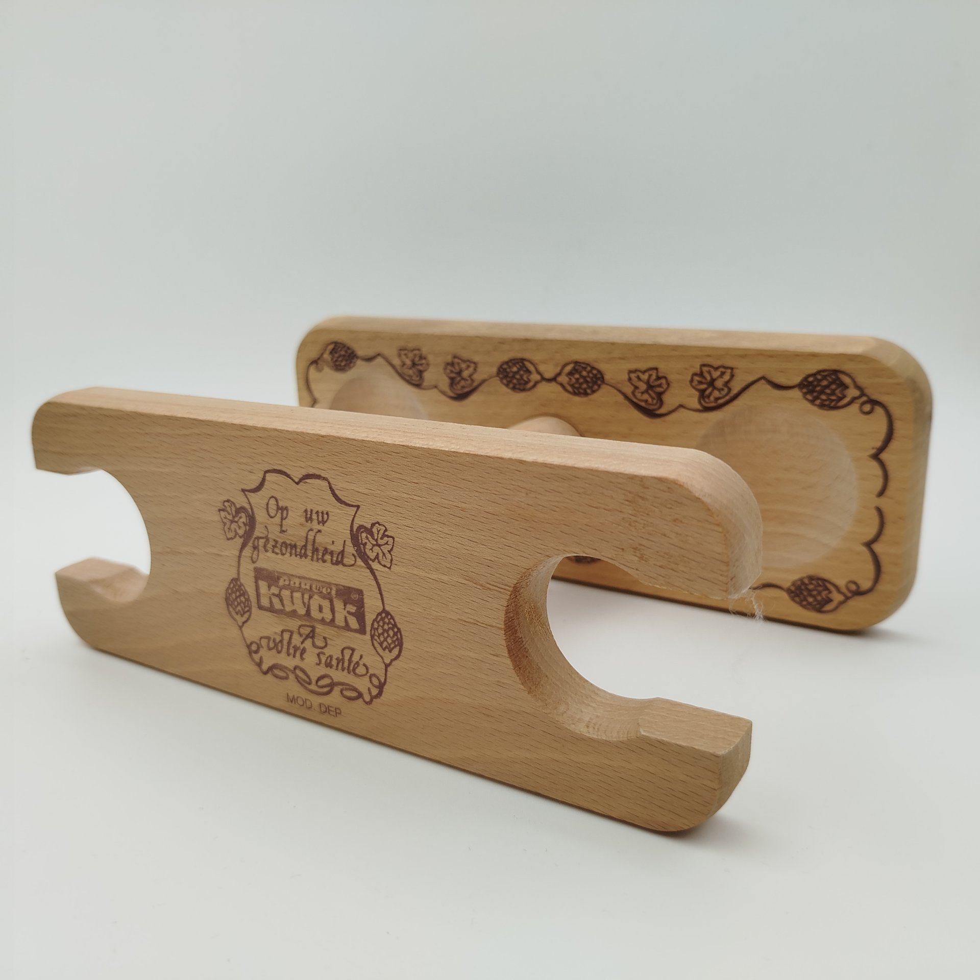 Пара бокалов для пива (для Квака (Kwak)) уникальной формы с ручкой выполненной из дерева