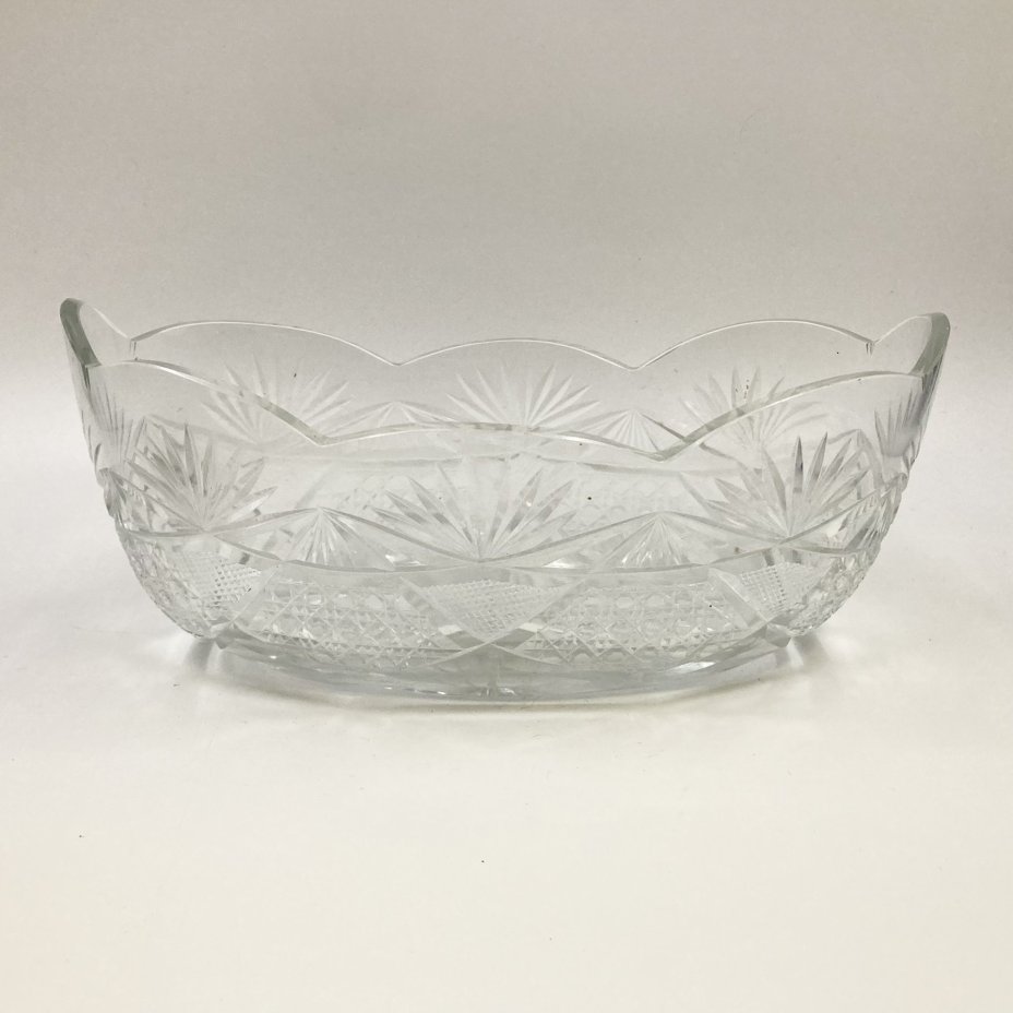 Салатник с рельефным декором в форме ладьи, хрусталь, алмазная грань, СССР, 1970-1990 гг.