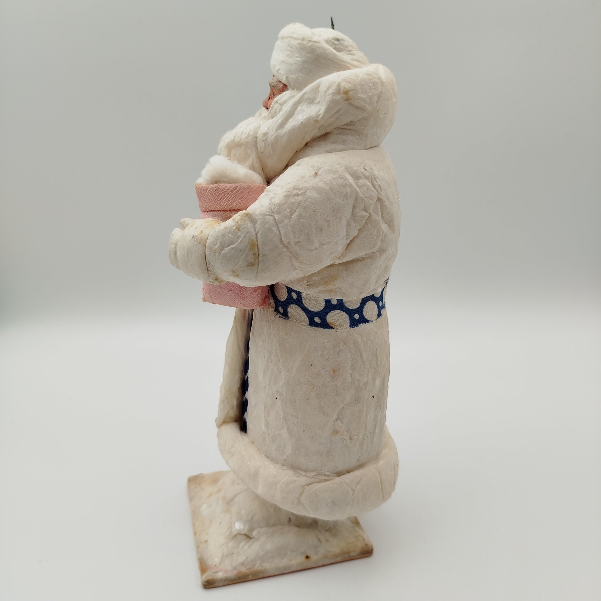 Игрушка новогодняя "Дед Мороз" на подставке, вата, папье-маше, ткань, роспись, фанера, Артель «Детская игрушка», СССР, 1950-1960 гг.