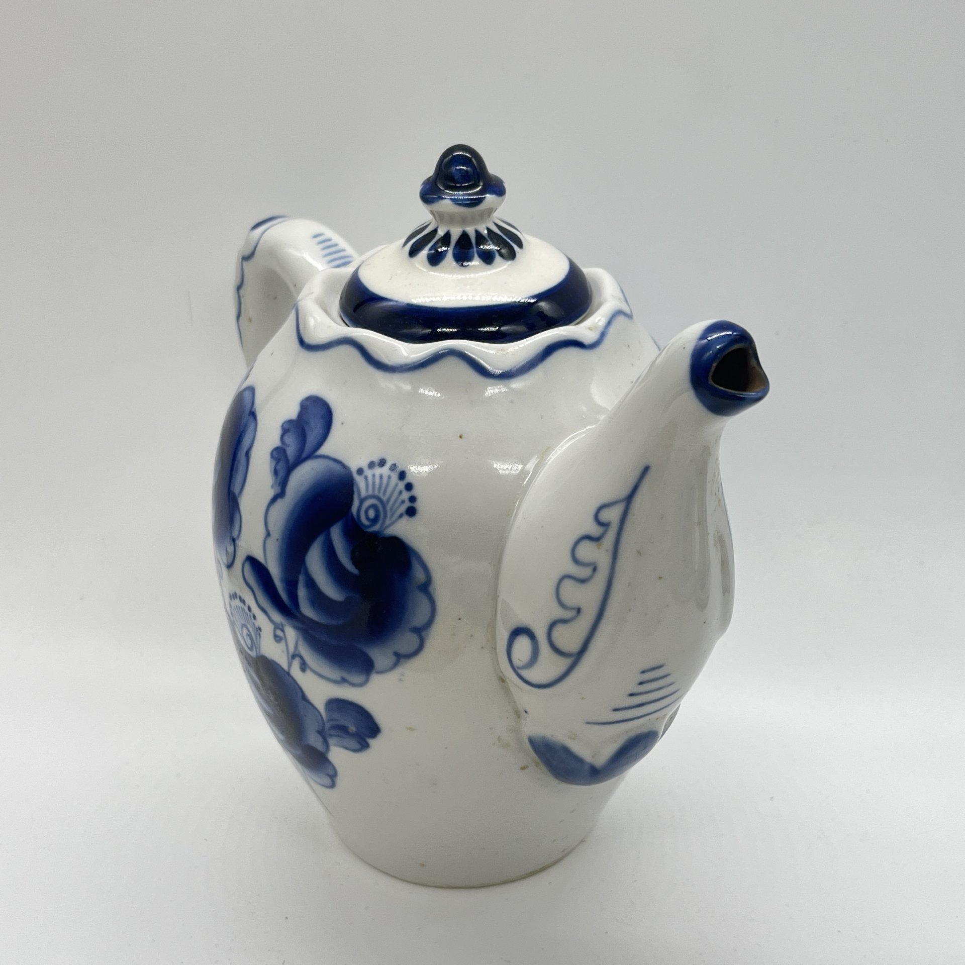 Чайник заварочный с цветочным расписным декором, фарфор, роспись, Объединение «Гжель», СССР, 1972-1985 гг.