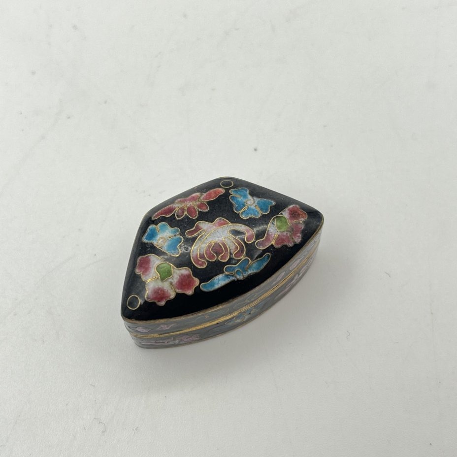 Таблетница, выполненная в стиле клуазоне с цветочным декором, металл, эмали, клуазоне, Китай, 1960-1980 гг.