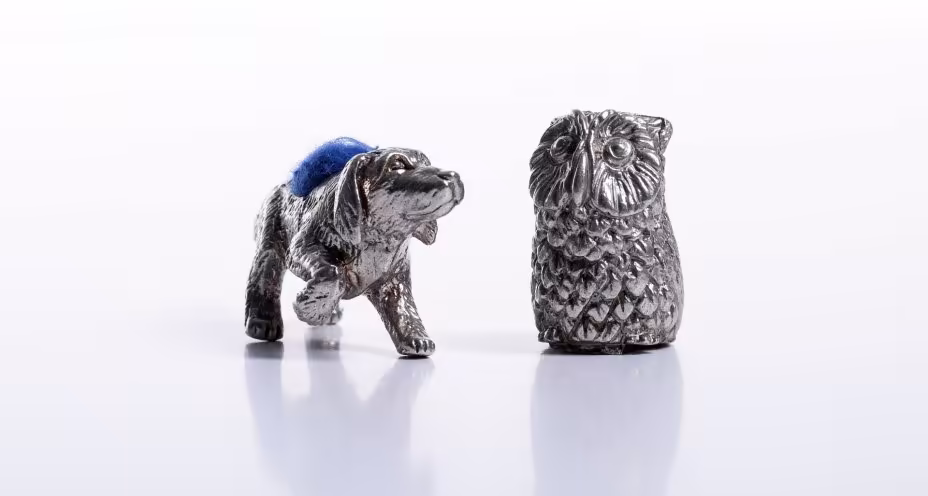 Пара игольниц в виде совы и собаки, металл, ткань, Западная Европа, 2000-2020 гг.
