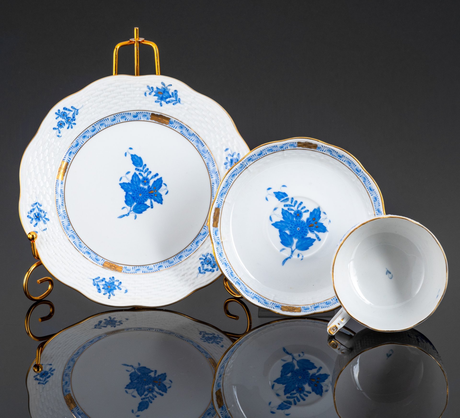 Трио чайное, выполненное в фирменном дизайне "Chinese Bouquet" ("Apponyi Blue"), фарфор, роспись, золочение, Herend (Херенд), Herend (Херенд)