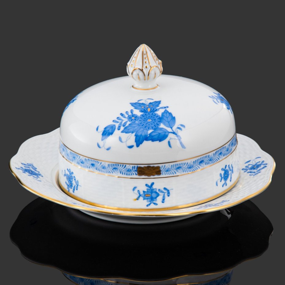 Маслёнка, выполненная в фирменном дизайне "Chinese Bouquet" ("Apponyi Blue"), фарфор, роспись, золочение, Herend (Херенд)