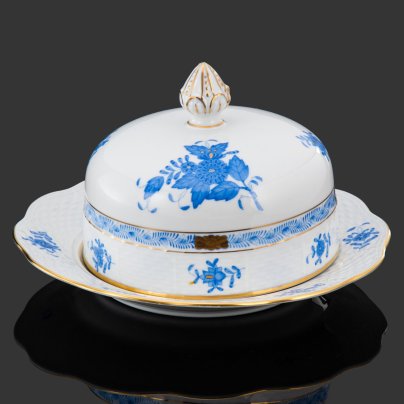 Маслёнка, выполненная в фирменном дизайне "Chinese Bouquet" ("Apponyi Blue"), фарфор, роспись, золочение, Herend (Херенд), Herend (Херенд)