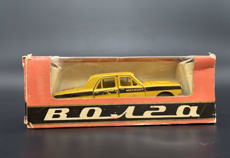 Модель автомобиля в масштабе 1:43 "ГАЗ 2401" (милиция)