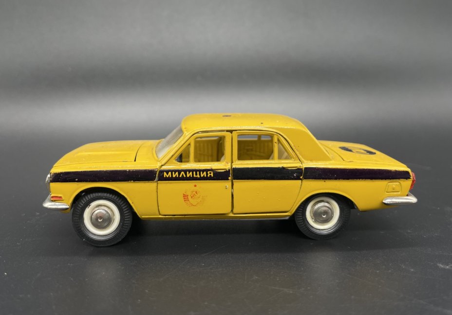 Модель автомобиля в масштабе 1:43 "ГАЗ 2401" (милиция)