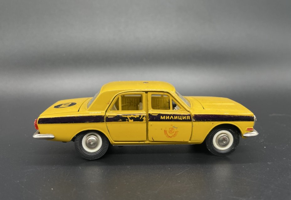 Модель автомобиля в масштабе 1:43 "ГАЗ 2401" (милиция)