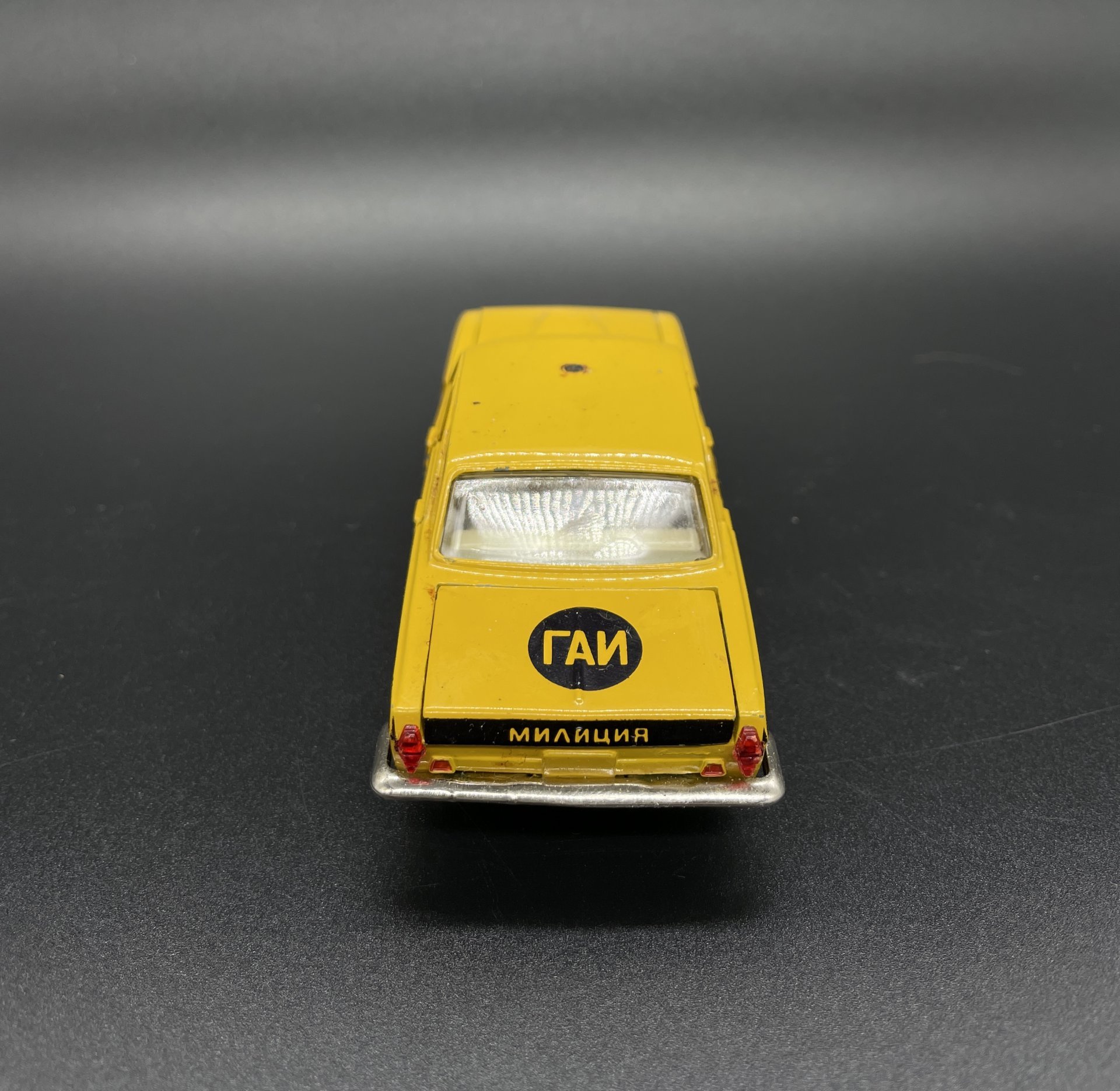 Модель автомобиля в масштабе 1:43 "ГАЗ 2401" (милиция)
