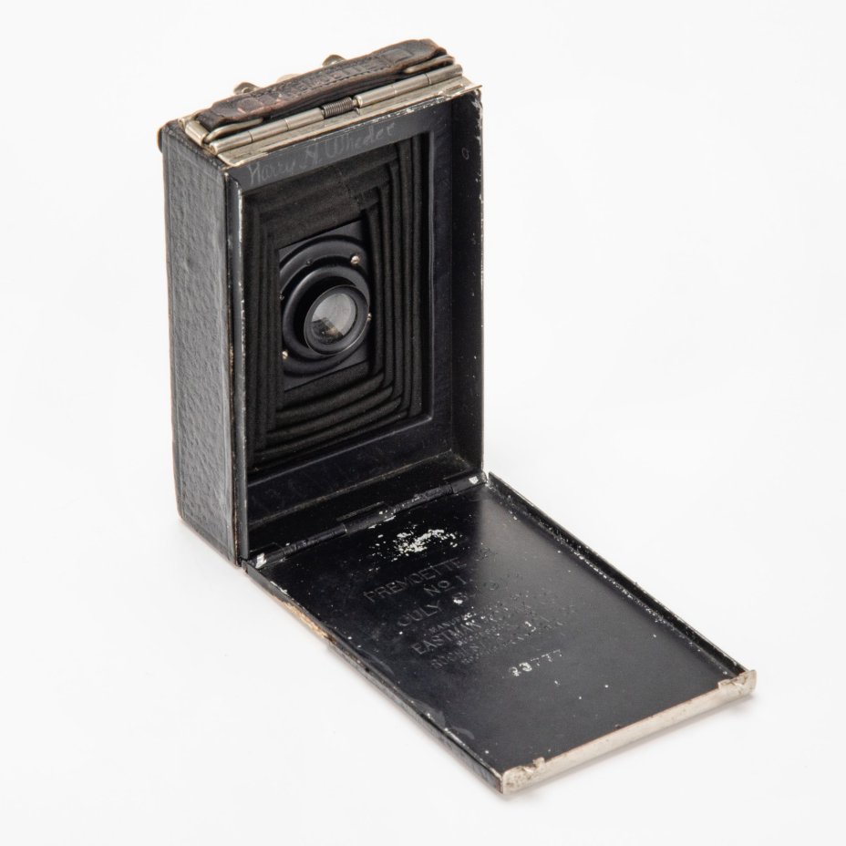 Фотоаппарат c фотозатвором "Compur" и объективом "Laack Rathenow 1:4,5; F=10,5сcm", Compur