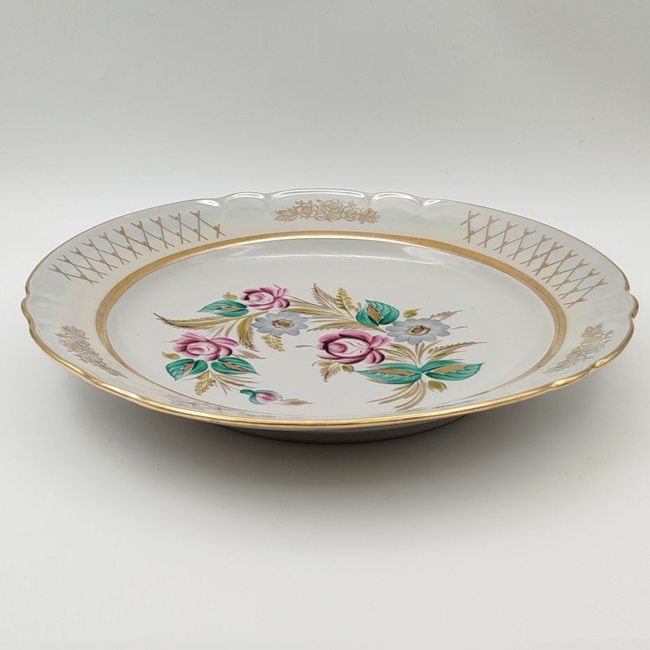 Блюдо круглой формы с цветочным декором, фарфор, роспись, люстр, золочение, Барановский фарфоровый завод, СССР, 1970-1991 гг.