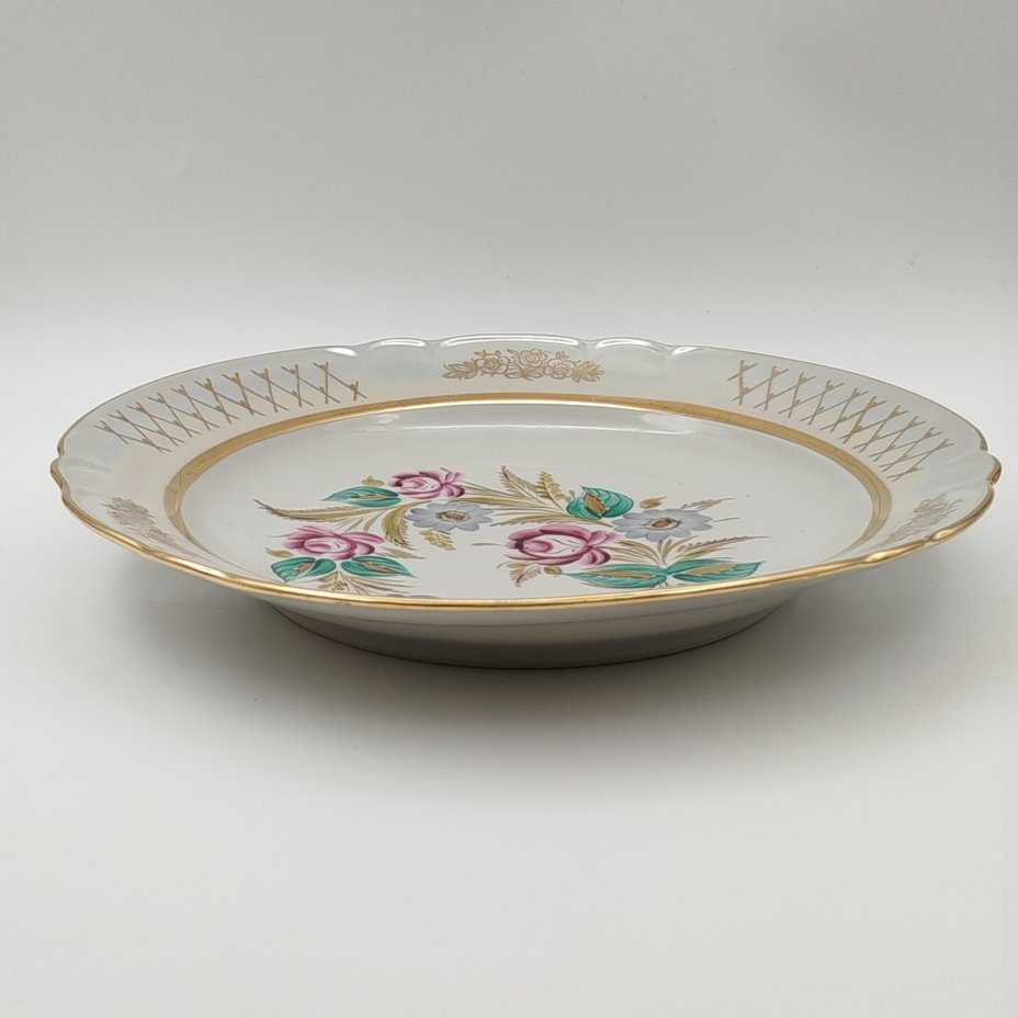 Блюдо круглой формы с цветочным декором, фарфор, роспись, люстр, золочение, Барановский фарфоровый завод, СССР, 1970-1991 гг.