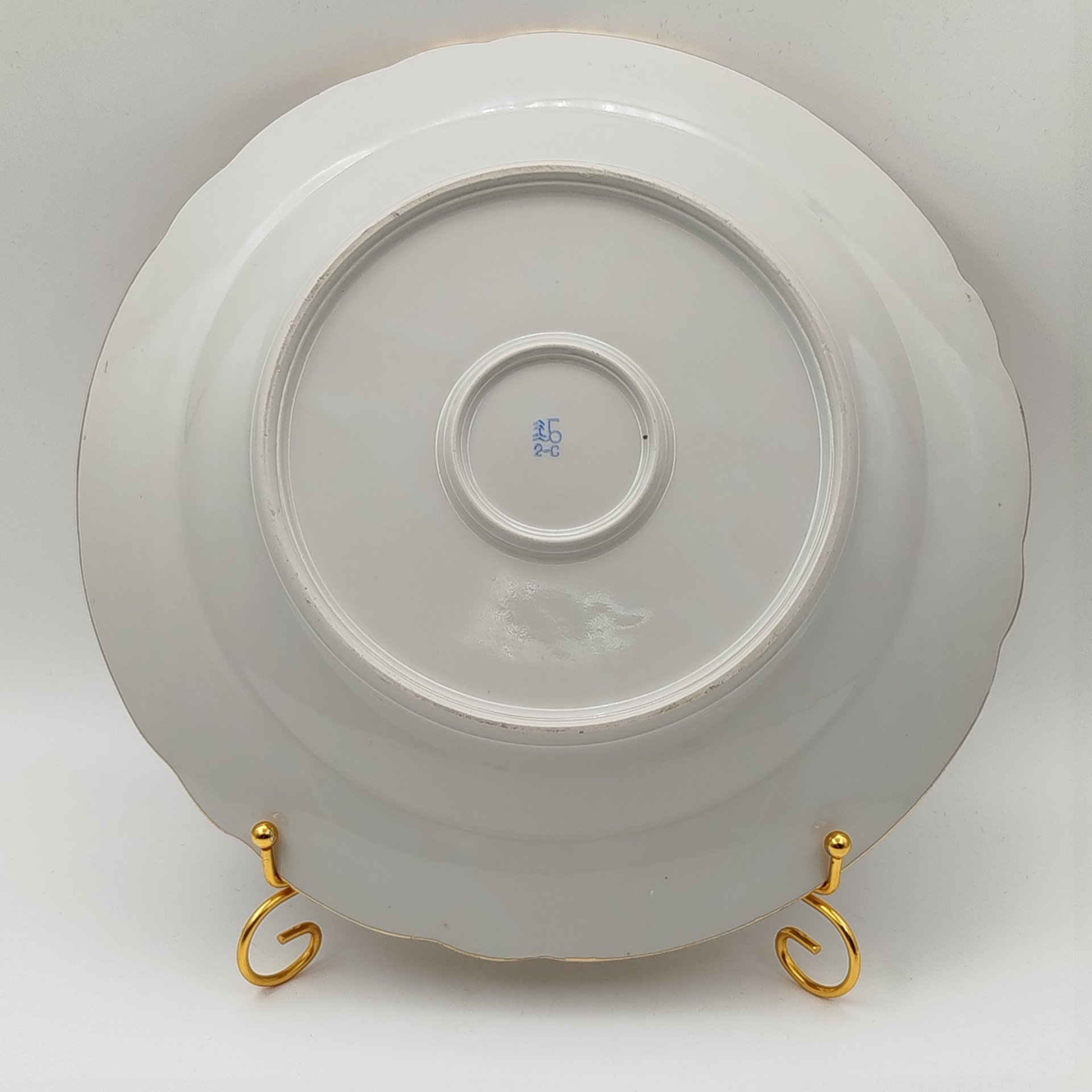 Блюдо круглой формы с цветочным декором, фарфор, роспись, люстр, золочение, Барановский фарфоровый завод, СССР, 1970-1991 гг.