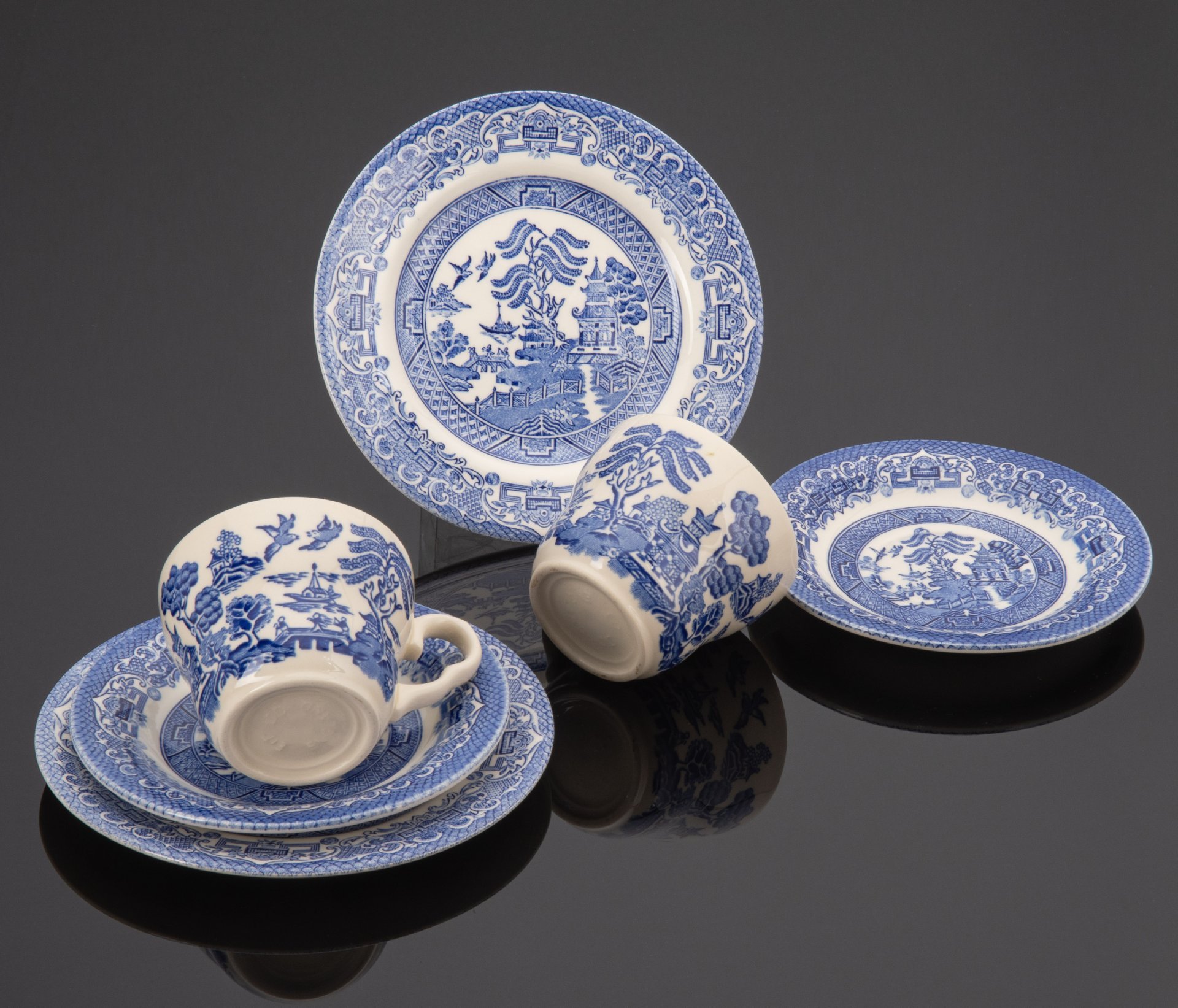 Набор чайных трио " Blue Willow" тет-а-тет (на 2 персоны), EIT (English Ironstone Tableware, Ltd.)